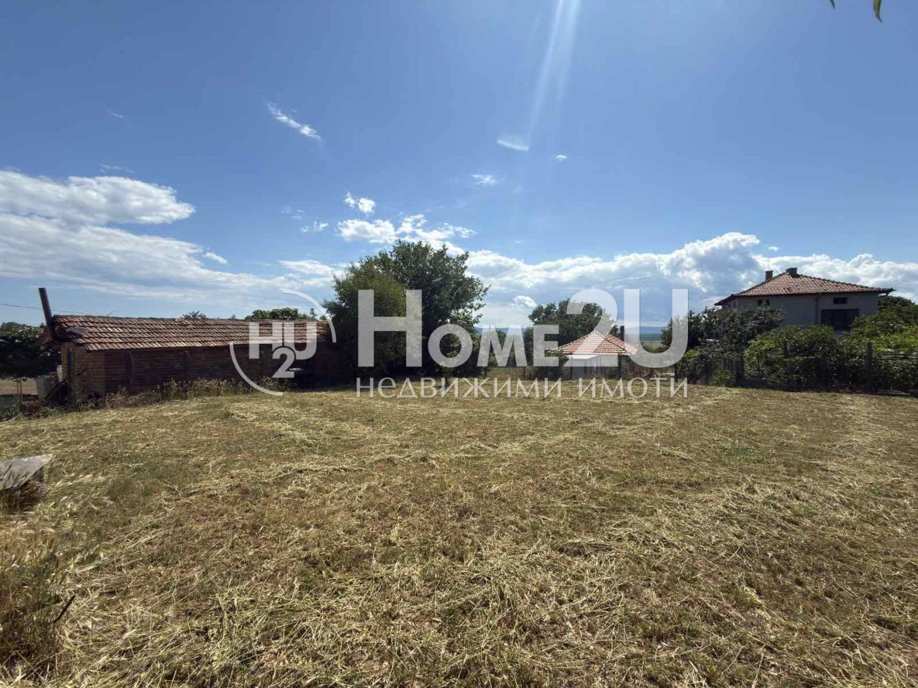 FLAT PLOT! CENTRAL LOCATION!