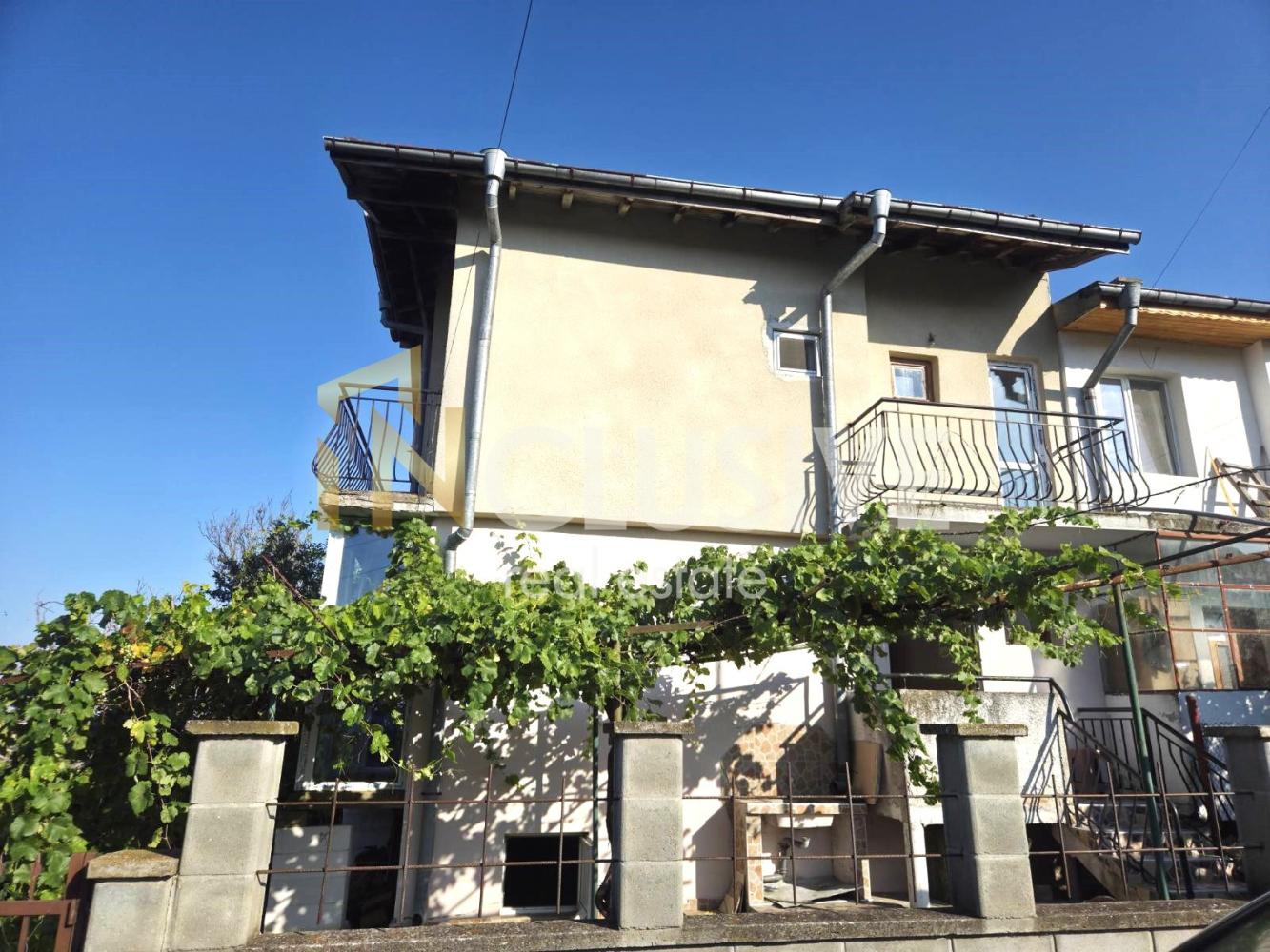 Detached house with yard in Dyulevo !!!