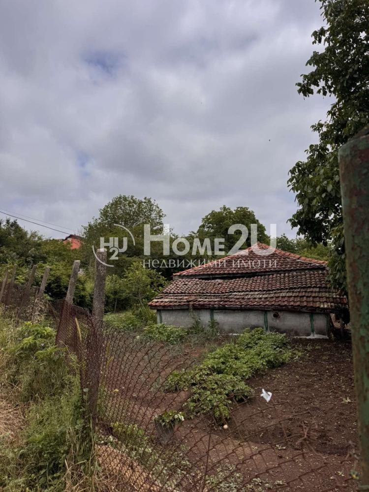 Detached house for renovation with active electricity and water accounts