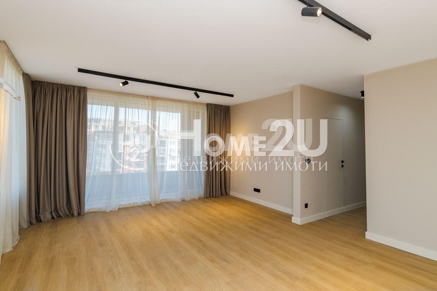 TURNKEY FINISH! PRIVATE PARK! ENTIRELY SOUTH-FACING! FOUR-ROOM!