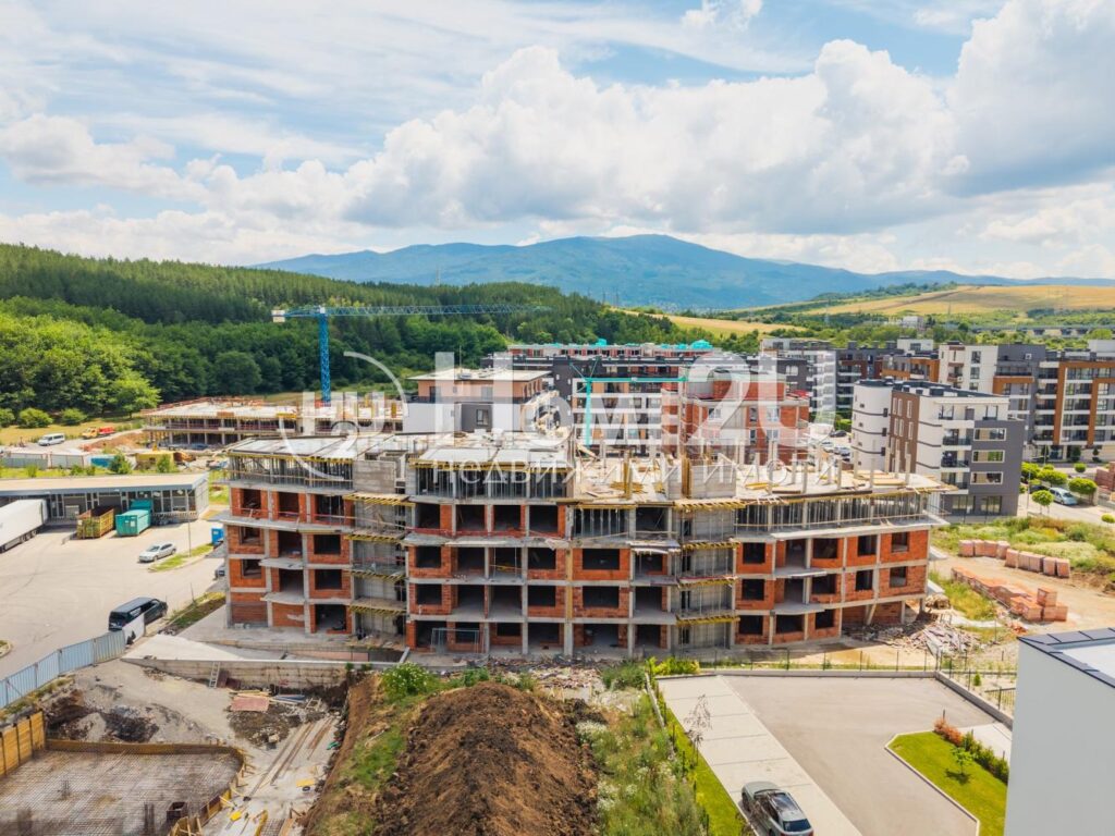 Pernik, Iztok