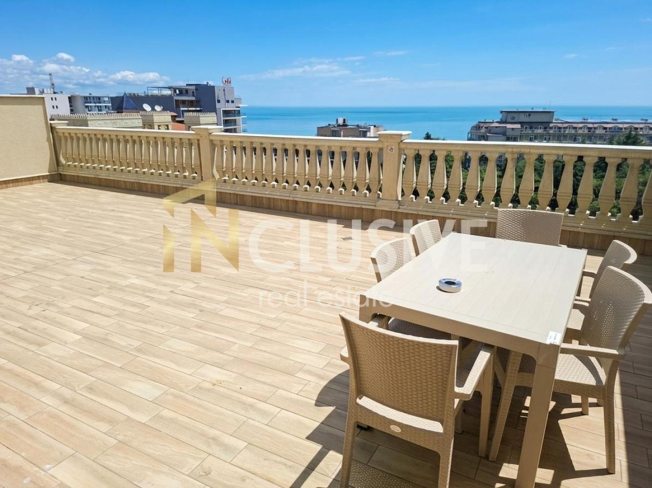 Luxury four-room apartment with sea view in a gated complex in Golden Sands Resort