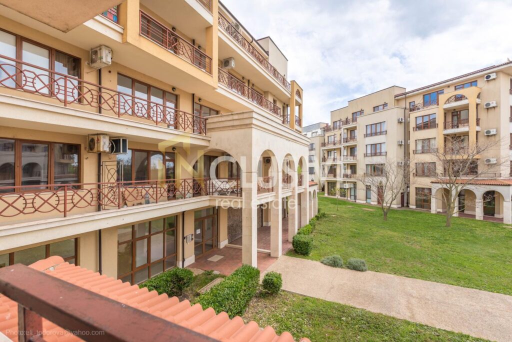 Two-room apartment with terrace and parking space in Balchik — 1