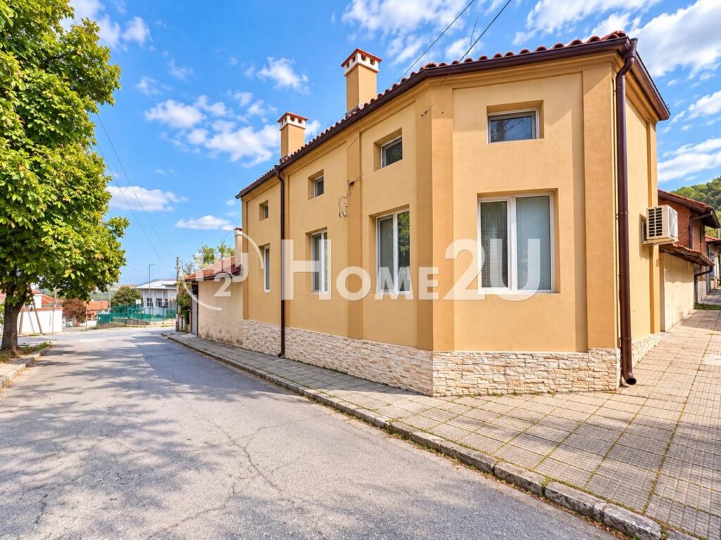 DETACHED HOUSE!!! IN THE VERY CENTER OF USTINA VILLAGE!!! — 1