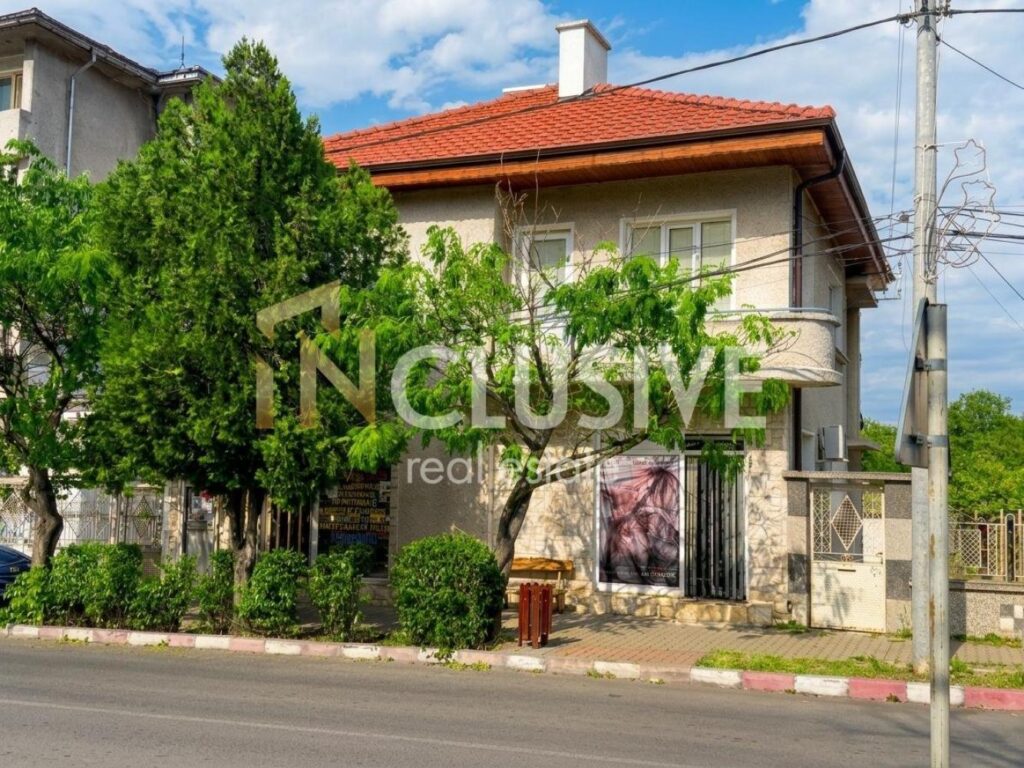 🏡 Home2U продава! Двуетажна къща в супер центъра на гр. Средец! — 1